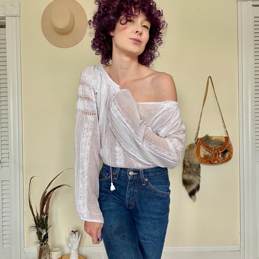 SOLD White Romanian Embroidered Blouse Vintage - Picture 10 of 15